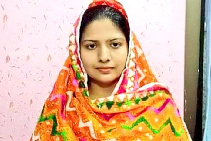 Pushpa Kolhi Becomes First Hindu Girl Inducted into Sindh Police in Pak