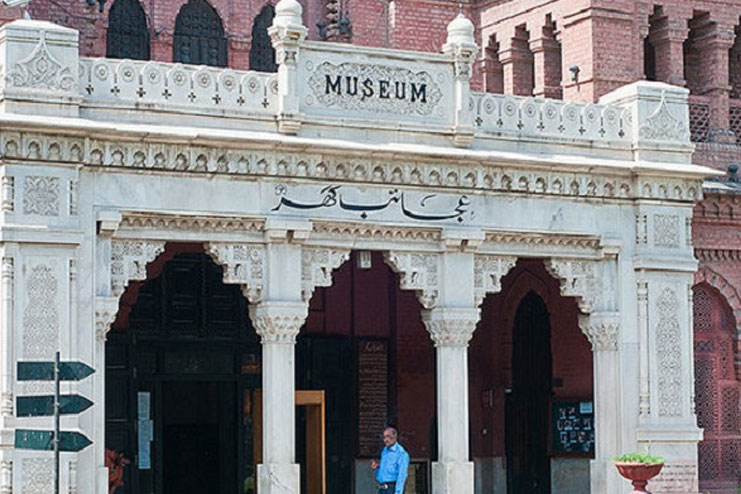 Lahore-Museum-Holds