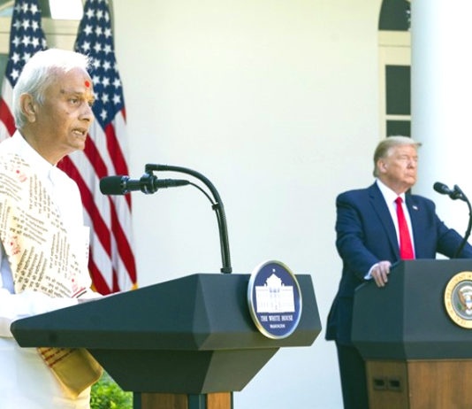 Hindu priest chants “Shanti Mantra” at White House on National Day of Prayer Service