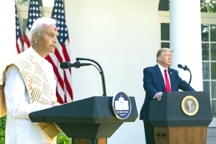 Hindu priest chants “Shanti Mantra” at White House on National Day of Prayer Service